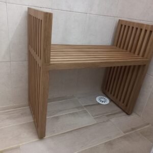 ספסל נגיש למקלחת עם משענות ידיים מעץ טיק