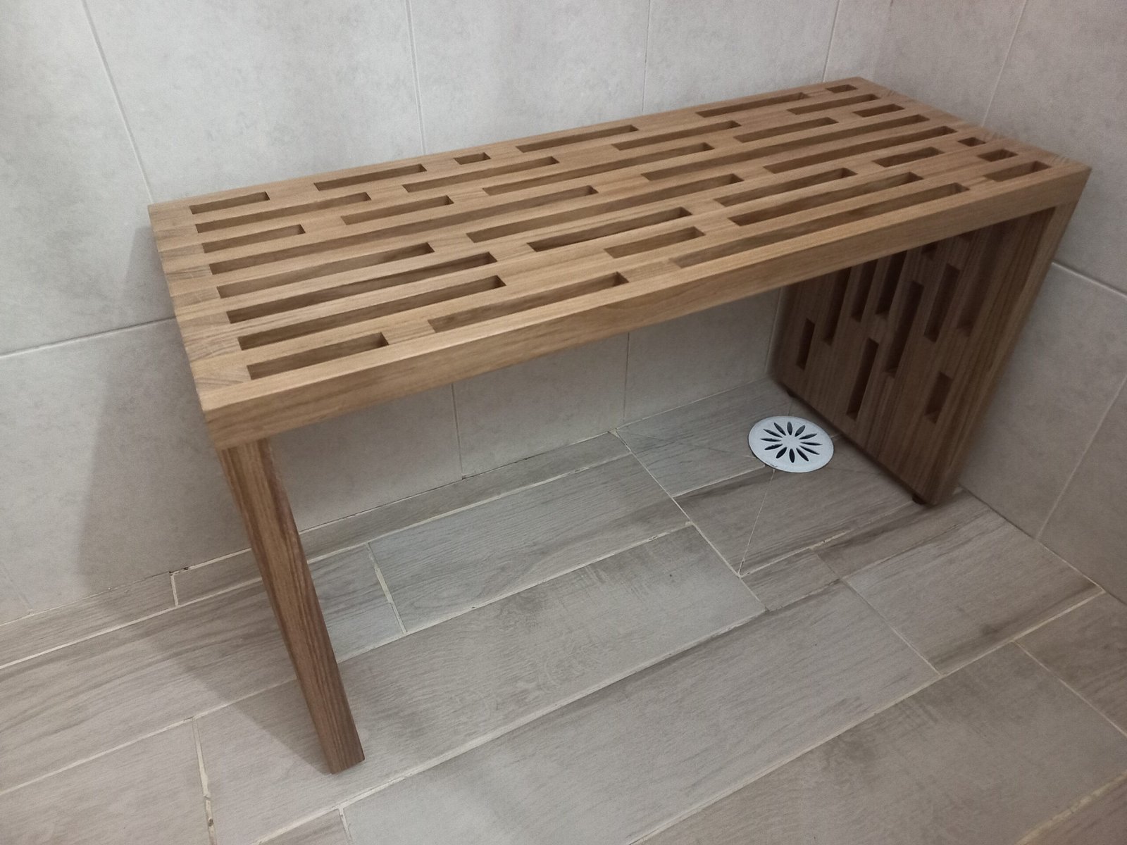 ספסל למקלחת מעץ טיק