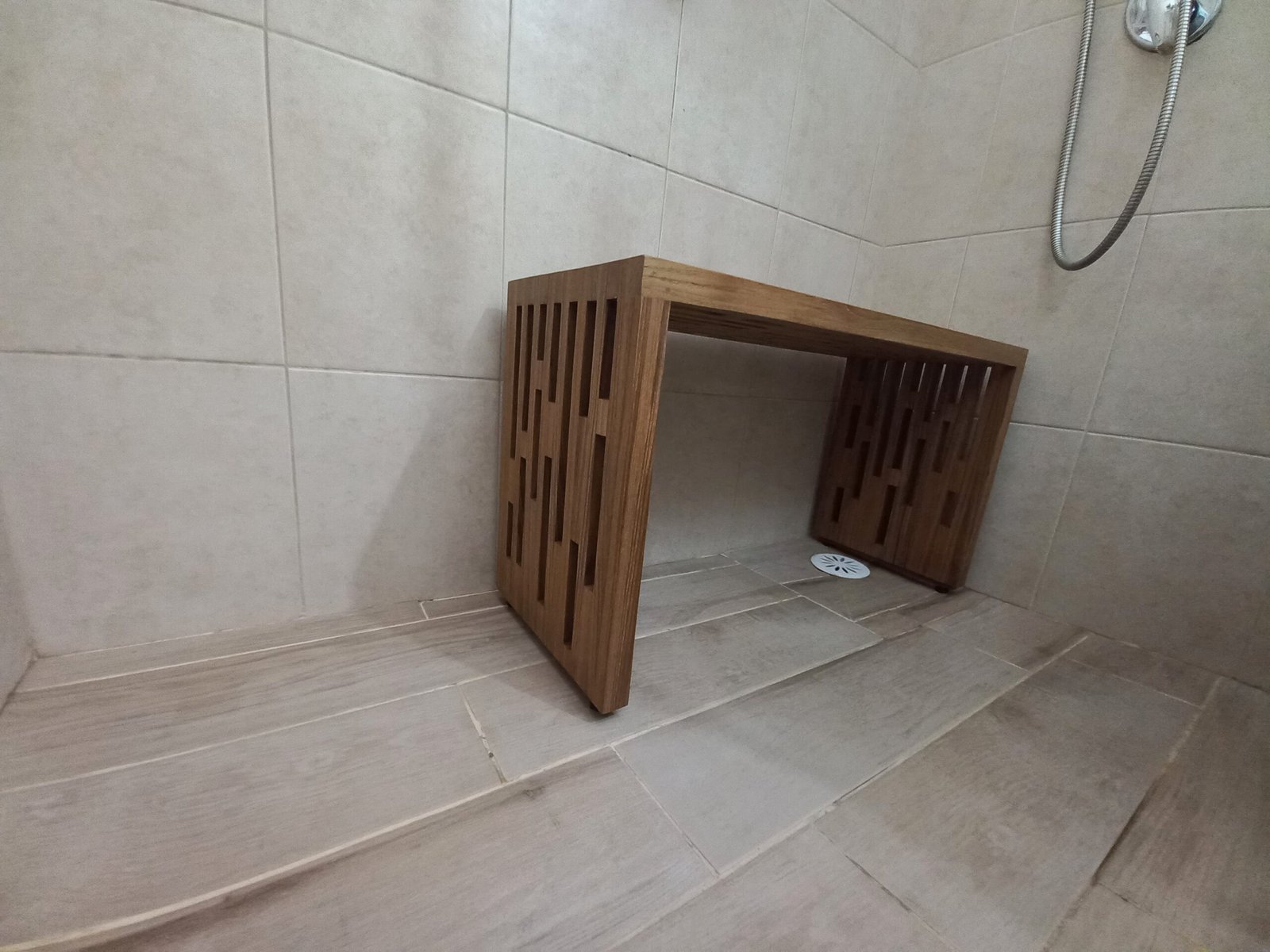 ספסל למקלחת מעץ טיק