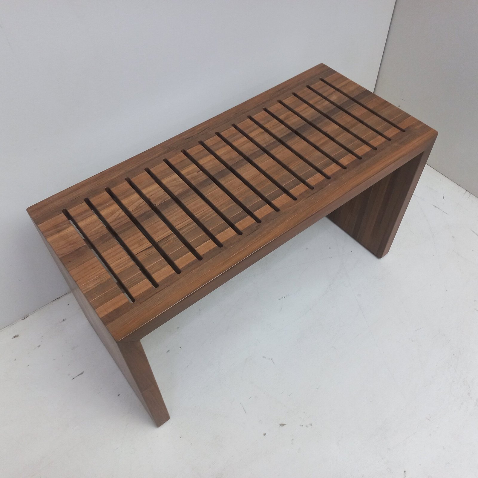 ספסל למקלחת מעץ טיק "נינו הפוך" 80*35