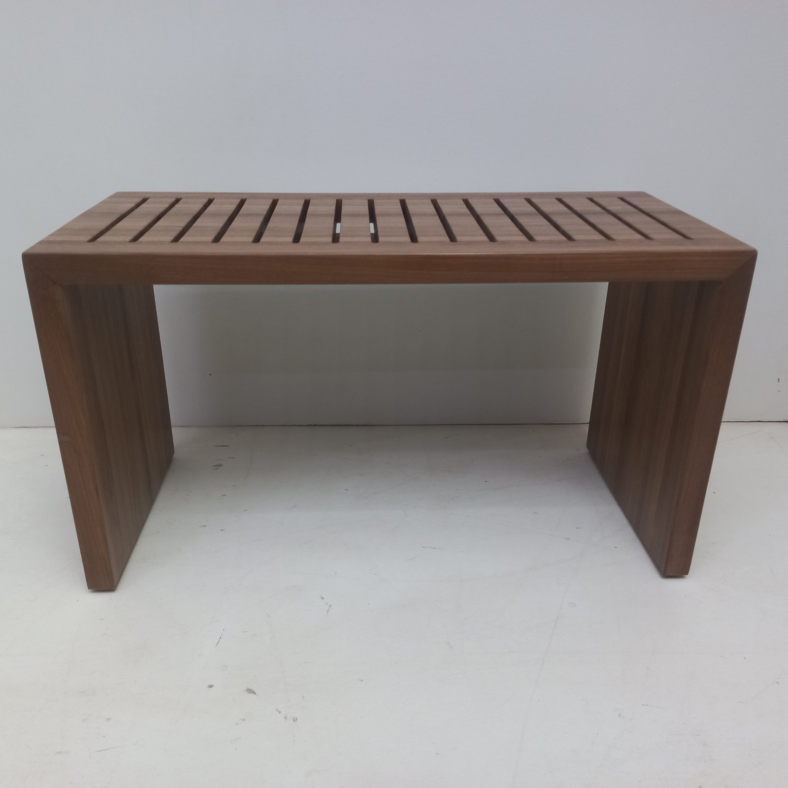 ספסל למקלחת מעץ טיק "נינו הפוך" 80*35 – תמונה 3