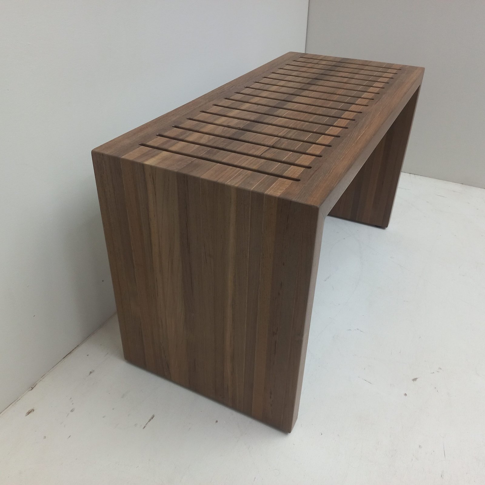 ספסל למקלחת מעץ טיק "נינו הפוך" 80*35 – תמונה 4