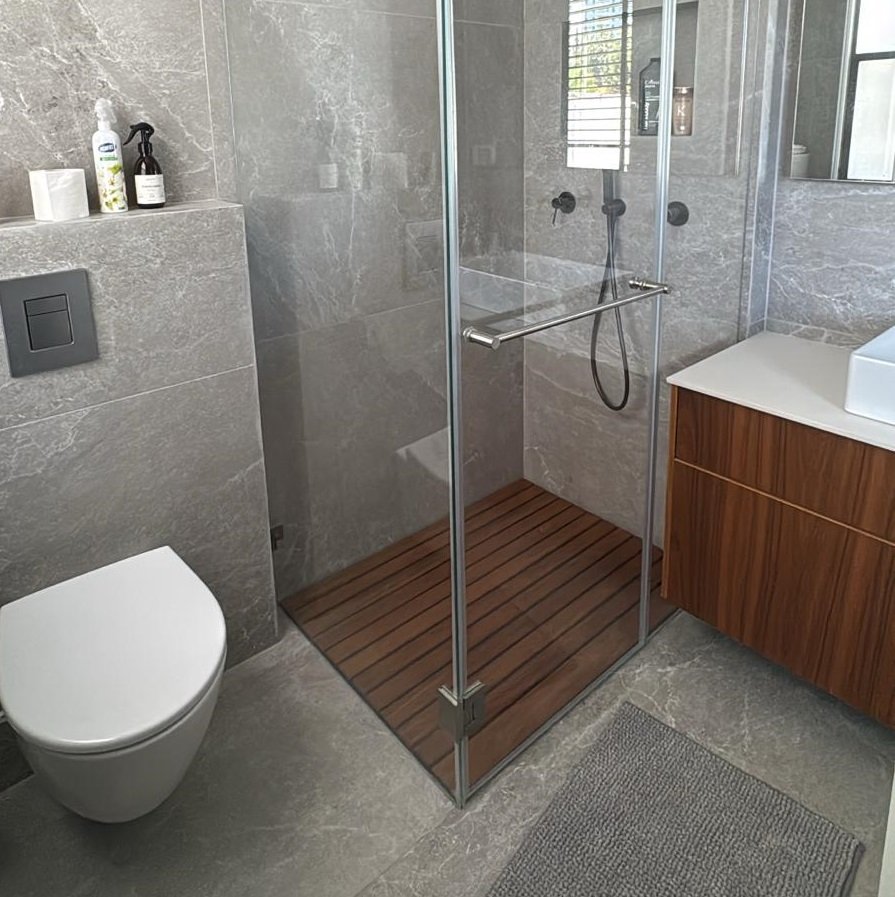 משטח למקלחון