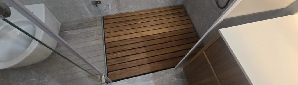 משטח למקלחת
