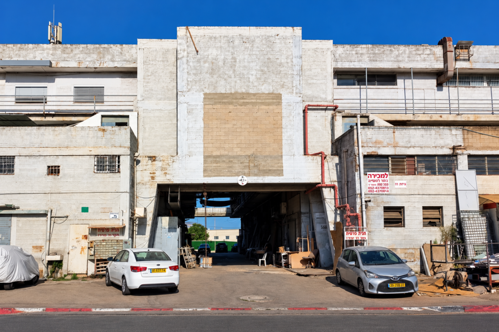 ספסלינה - כניסה לבניין